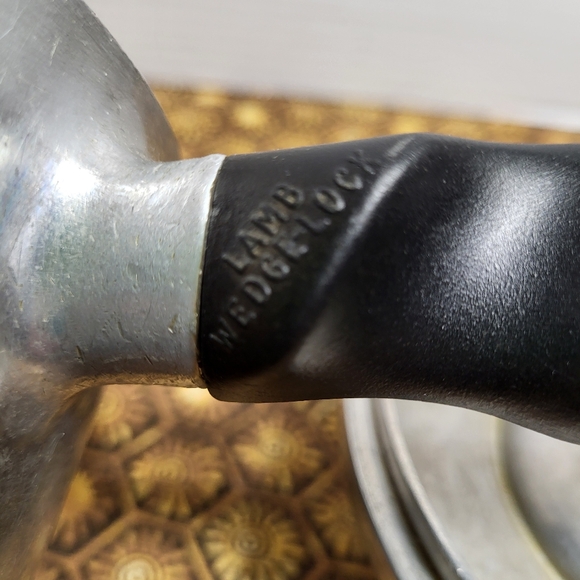 Vintage Wear Ever Heavy Aluminum Cooking Pots # 984 6C(1.5qt) and # 982 4C(1qt) - Picture 13 of 16